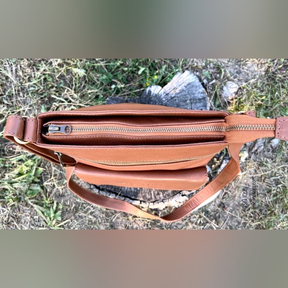 Leather crossbody bag - Picture 7 of 7